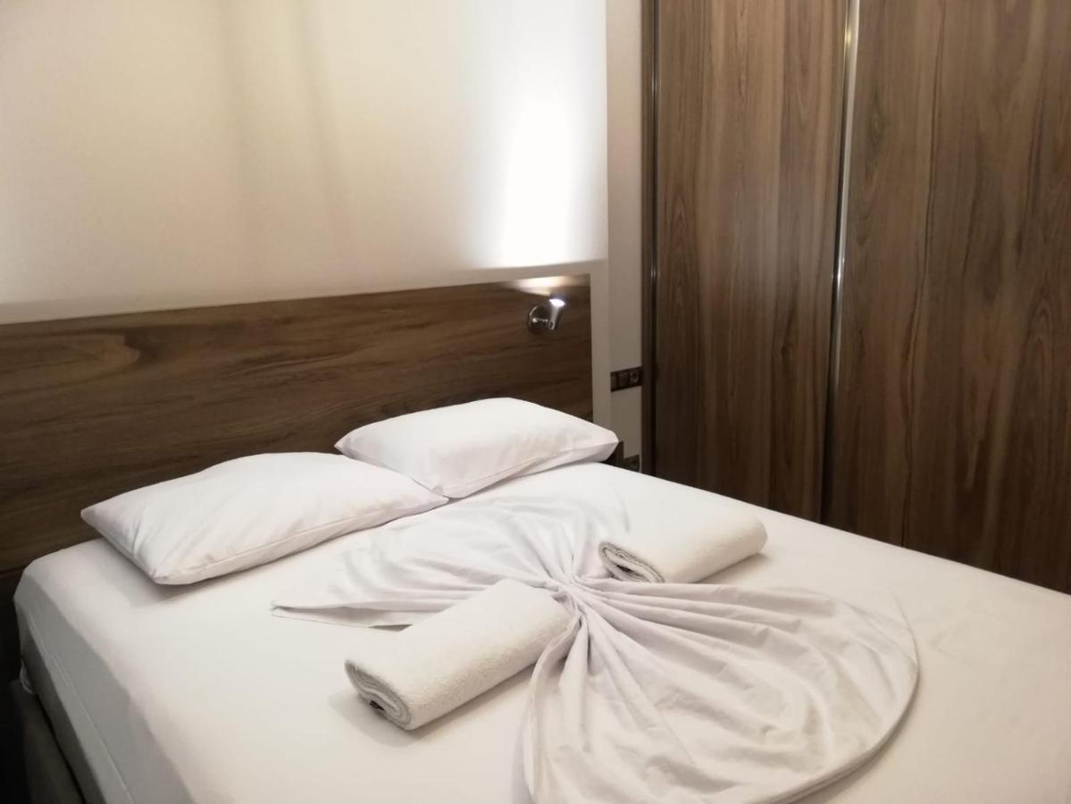 Dogan Palas Suites Istanboel Buitenkant foto
